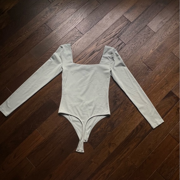 Long Sleeve Bodysuit - Picture 3 of 4